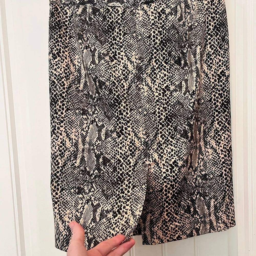 Michael Kors Skirt Ladies Sz 8 EUC Snakeskin Print Stretchy Back Zip Sexy Chic
